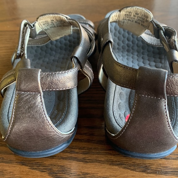 COPY - Clarks bronze leather Privo cushioned sandals NWOT - Picture 3 of 7